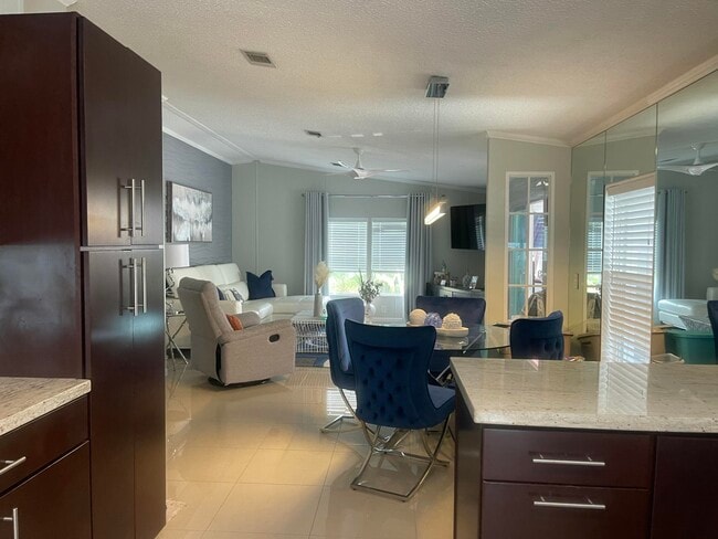 Photo - 817 Sunglow St