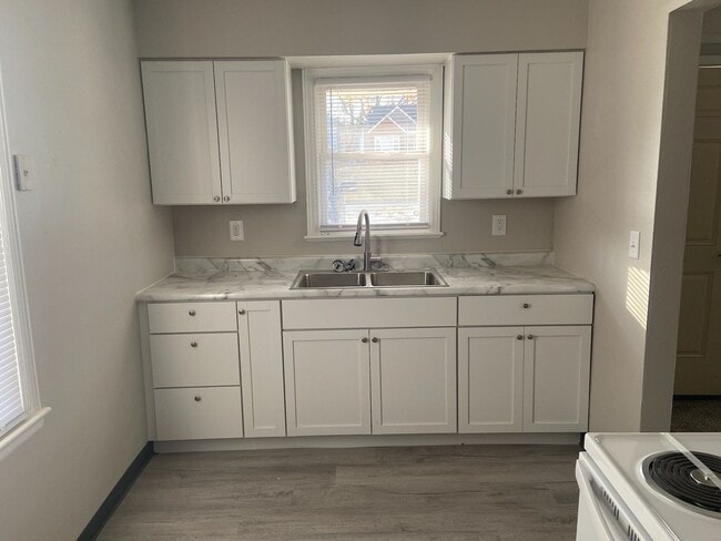 5915 Urbandale Ave Unit 5915 Urbandale Ave - 5915