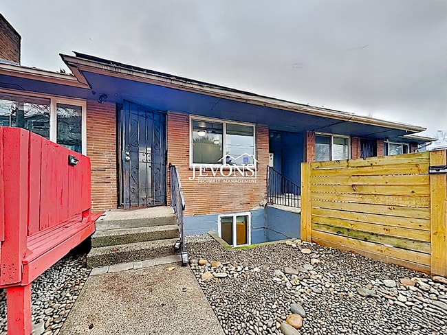 Photo - Charming 2-bedroom apartment just minutes from Pritchard Island Beach, with easy access to I-5 Unit 8330