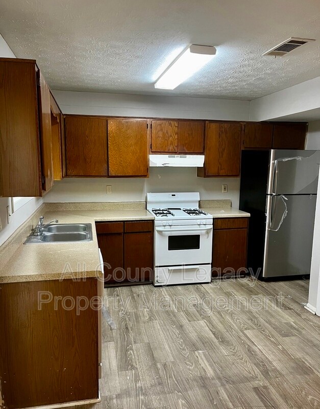 Photo - 2946 Spruce Cir