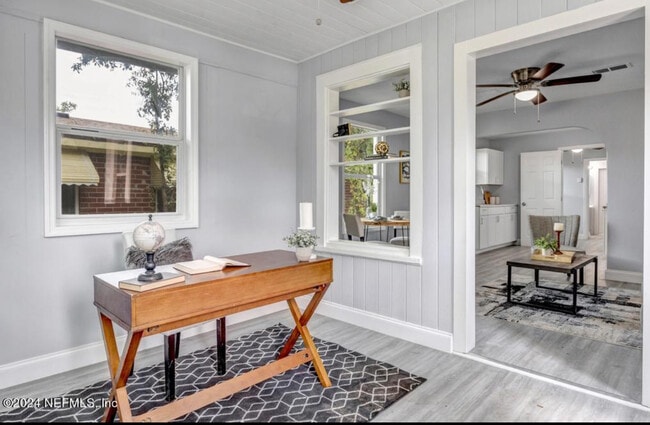 Photo - 1721 Campus St