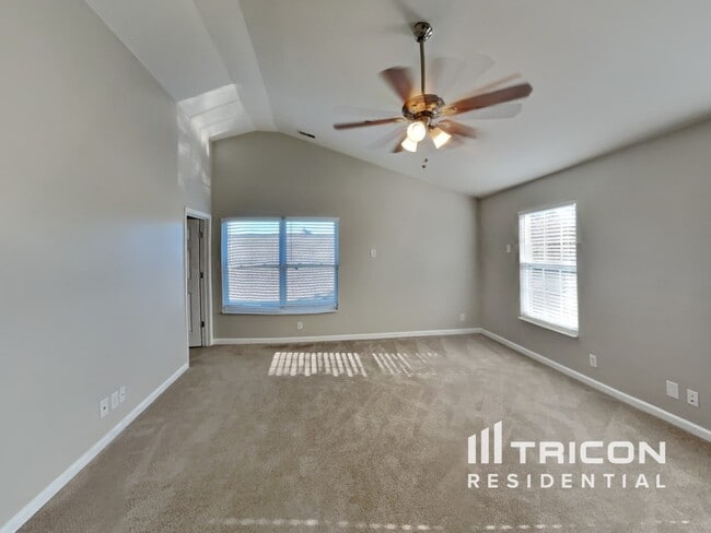 Photo - 1307 Creekside Dr