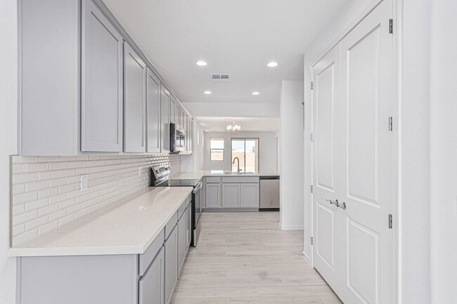 Photo - 16834 W Hope Dr