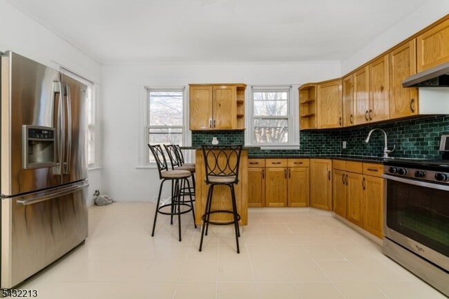 Photo - 39 Struyk Ave