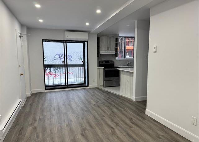 Photo - 720 Av. Marin