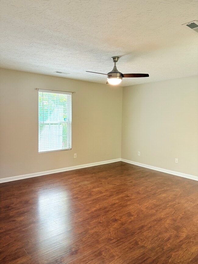 Photo - 436 Catalpa Cir