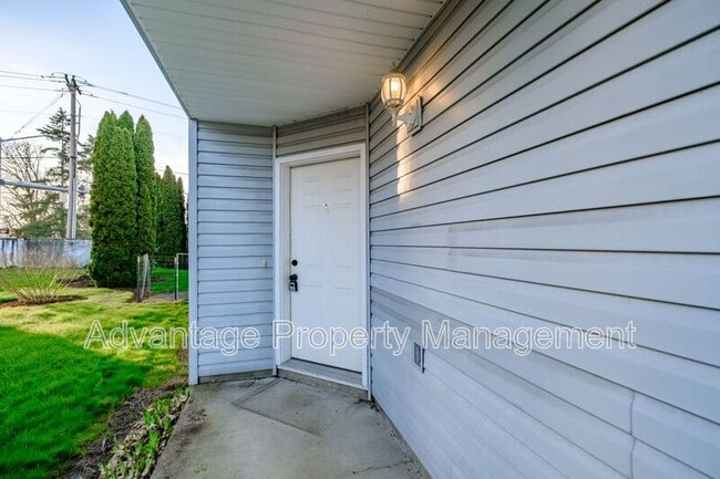 Photo - 2870-2872 Raleigh Ct SE