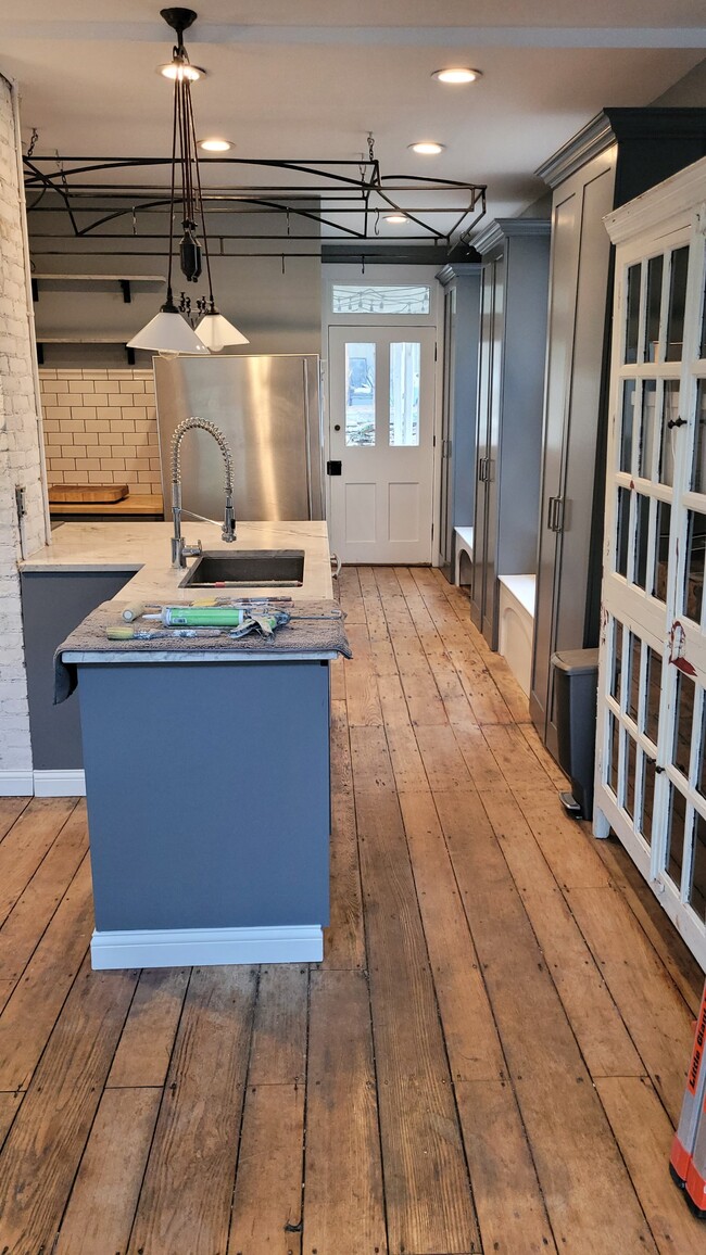 Photo - 808 Summit St