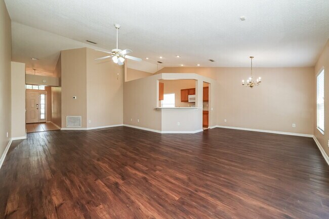 12614 Midpointe Dr