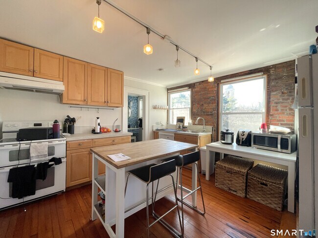 Photo - 272 St John St Unit 1