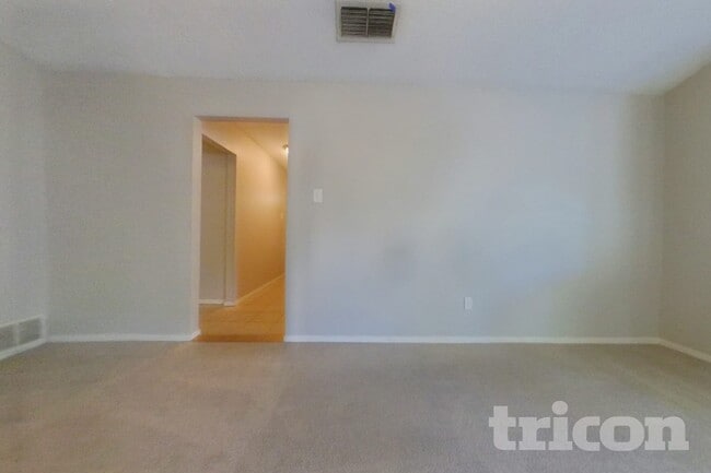 Photo - 6321 Macarthur Dr