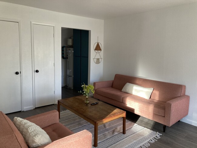 Furnished Unit - 3575 Gypsum Rd Apartments