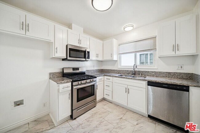 Photo - 3652 Carmona Ave Unidad 6