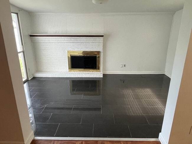 Photo - Beautiful 3 Bedroom 2 Bath Brick Home Located In Quiet Crystal Springs