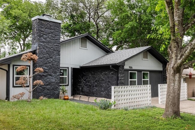 Photo - 904 Acorn Oaks Dr
