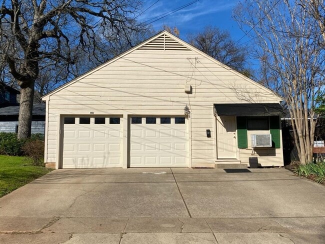 Building Photo - 207 W Phillips St Rental