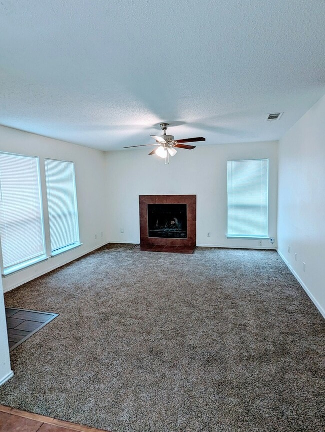Photo - 8109 Foxfire Ln Unidad C