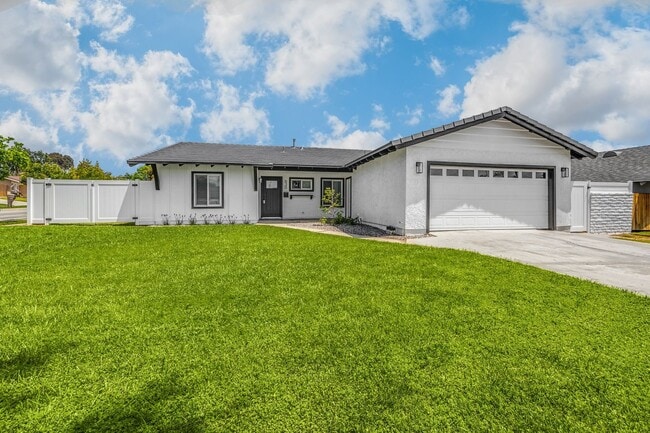 Building Photo - Charming La Habra Corner Lot Home. 4 Bedrooms & 2 Bath