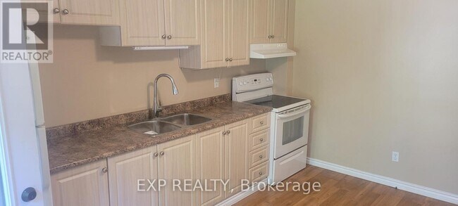 Photo - 350 Tampa Dr