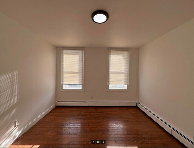 Photo - 21-23-23 E 17th St