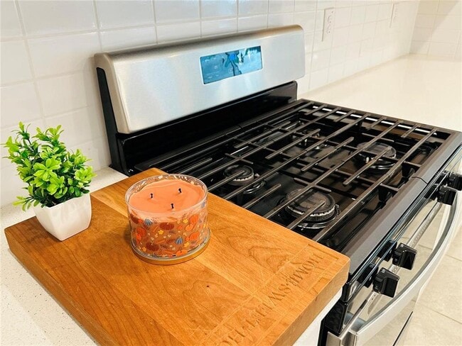 Photo - 3102 61st Dr E