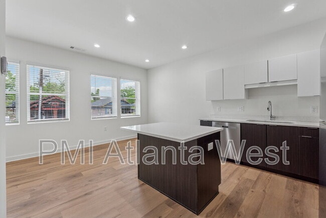 Photo - 750 Cascade Pl SW Unit 3