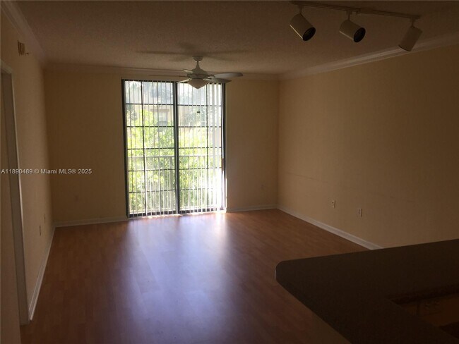 Photo - 1919 Van Buren St Unidad 416A