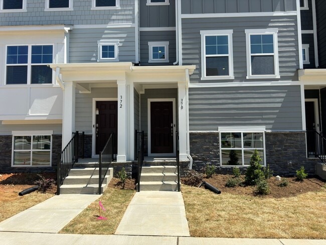 Photo - 370 Devon Clfs Dr