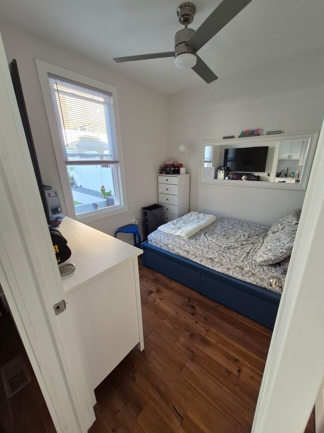 Building Photo - 9124 Columbia Ave Unit 1 first fl