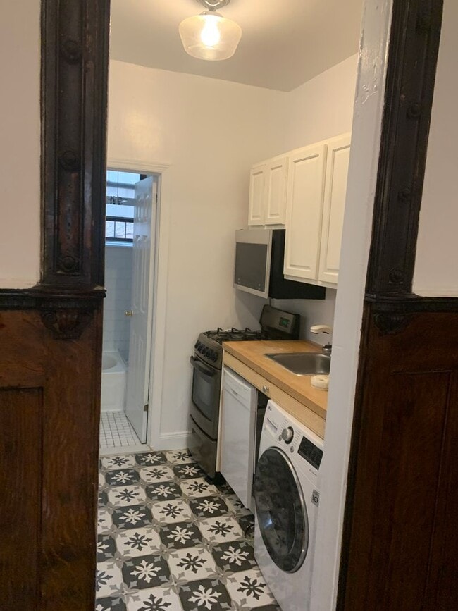 Photo - 735 St Nicholas Ave