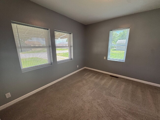 Photo - Charming 3-Bedroom Haven in Springfield with Spacious Living!