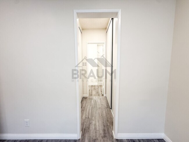 Photo - 6039 Whitsett Ave Unit 310