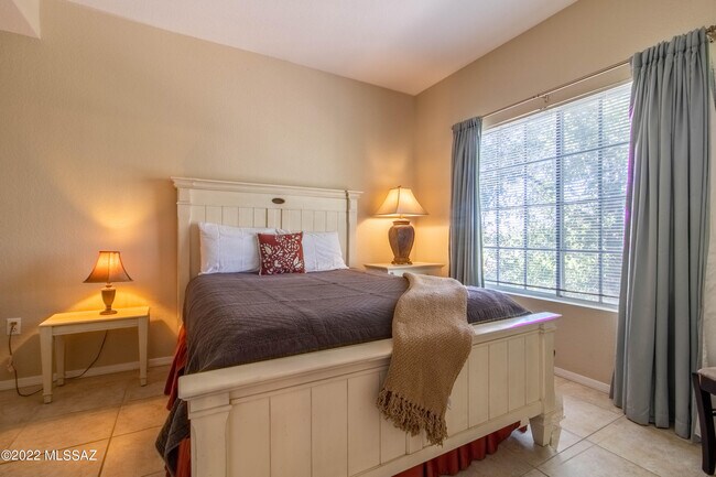 1500 E Pusch Wilderness Dr Unit 8208