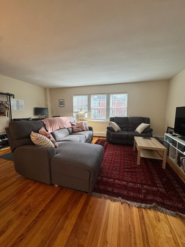 Building Photo - 31 Hammond Pond Pky