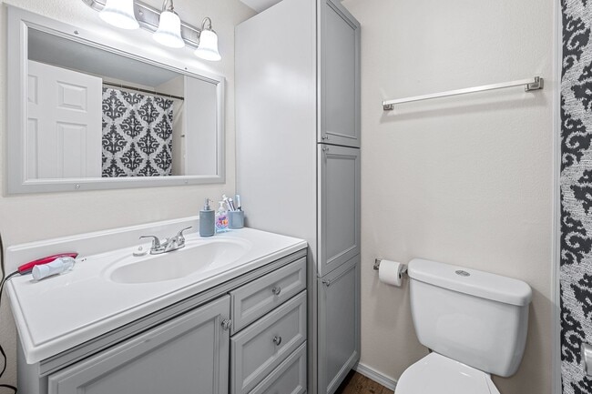 Photo - 3125 E Carlisle Ave Unidad #7