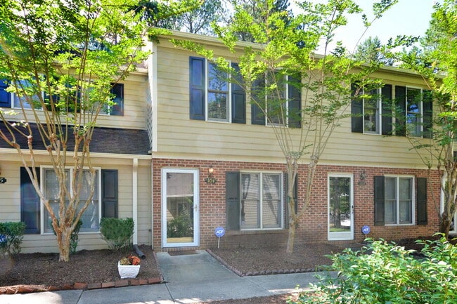 Building Photo - Charming Durham Townhome in Westgate Townes!