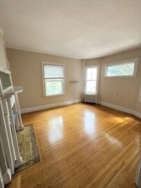 4 Woodstock Ave Unit 1