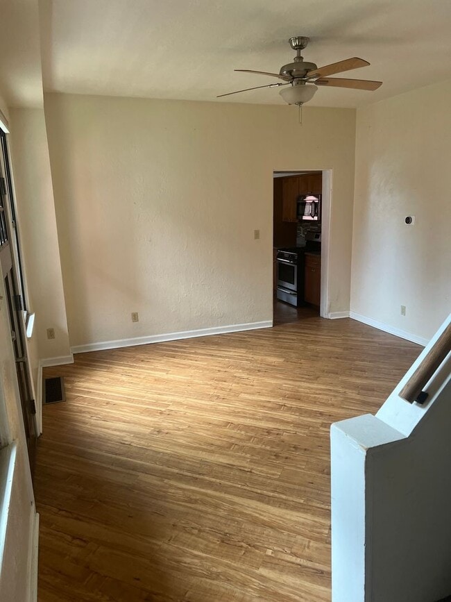 Photo - 2206 Sarah St