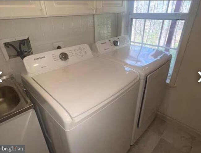 Photo - 9241 Greenshire Dr