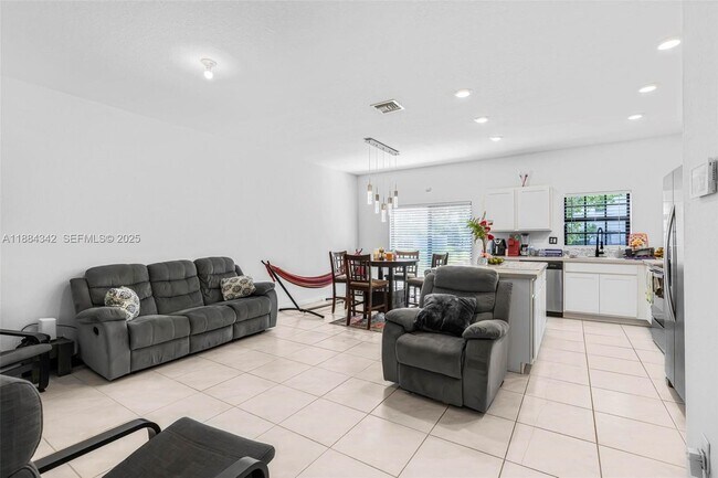 Photo - 1137 SW 7th Ct