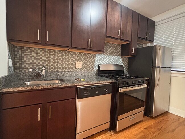 Photo - 3902 N Janssen Ave Unit DS2