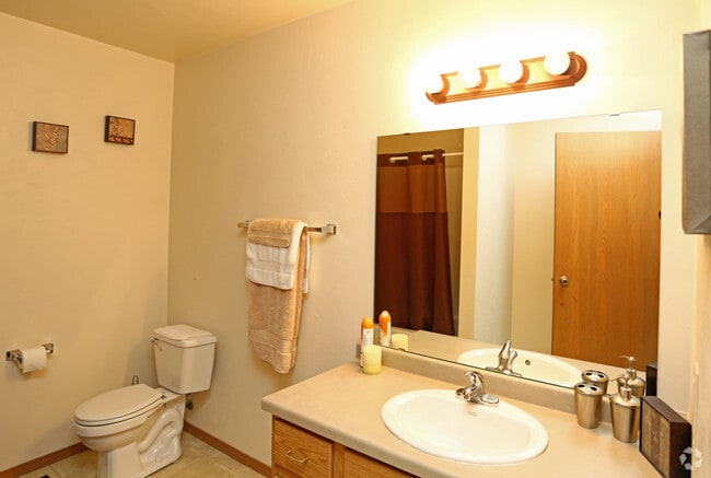 Bathroom - Grand Avenue Luxury Apartment Homes