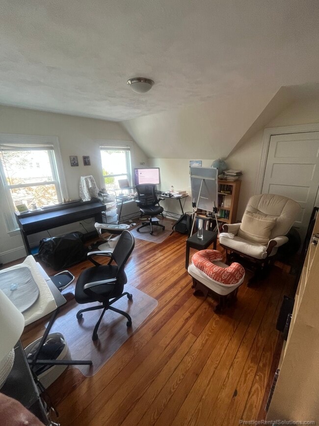 Photo - 12 Donnybrook Rd Unit Cozy 3 bed in Oak Square!