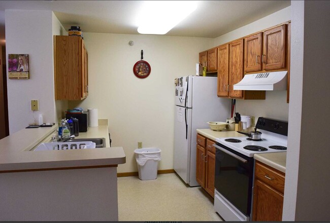 Photo - Twin Pines Apartments