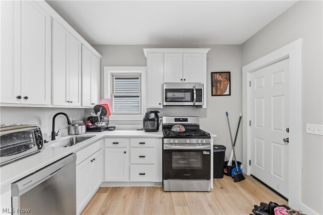 Photo - 9615 Larnder Ave