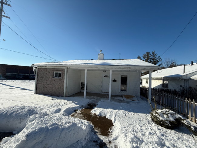 Building Photo - 95 S Pleasant St Rental