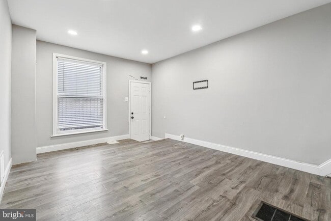 Photo - 450 Furrow St