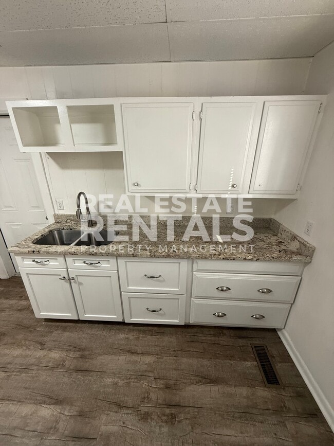 Photo - 2 W Tuscaloosa Ave