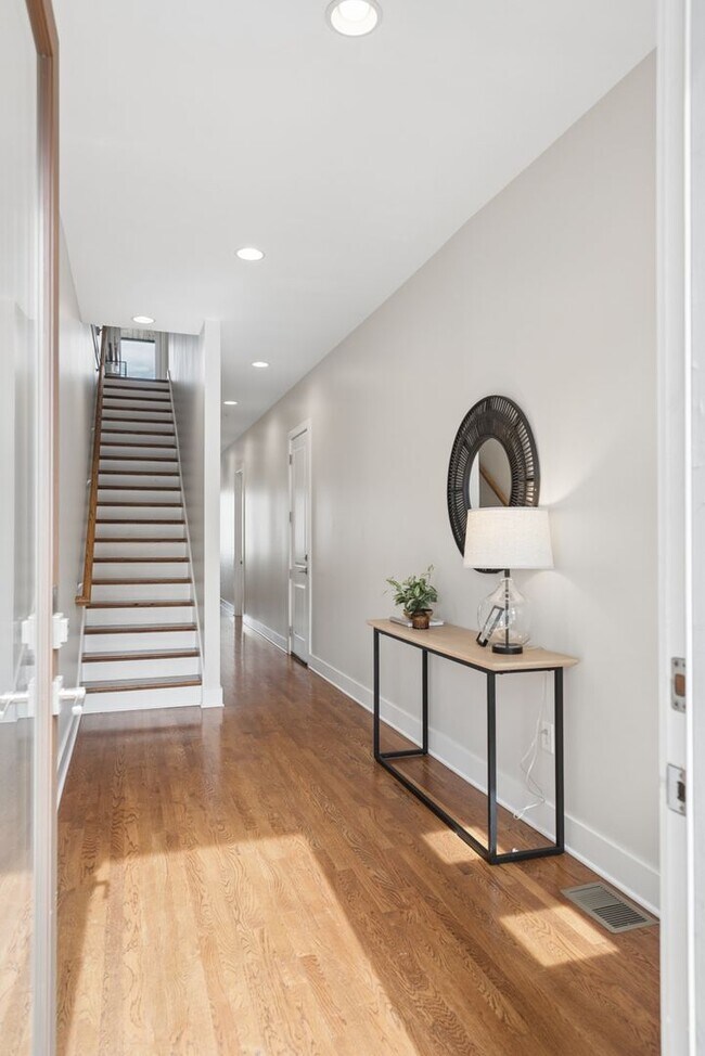 410A 33rd Ave N-