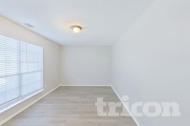 Photo - 608 Canyon Pl